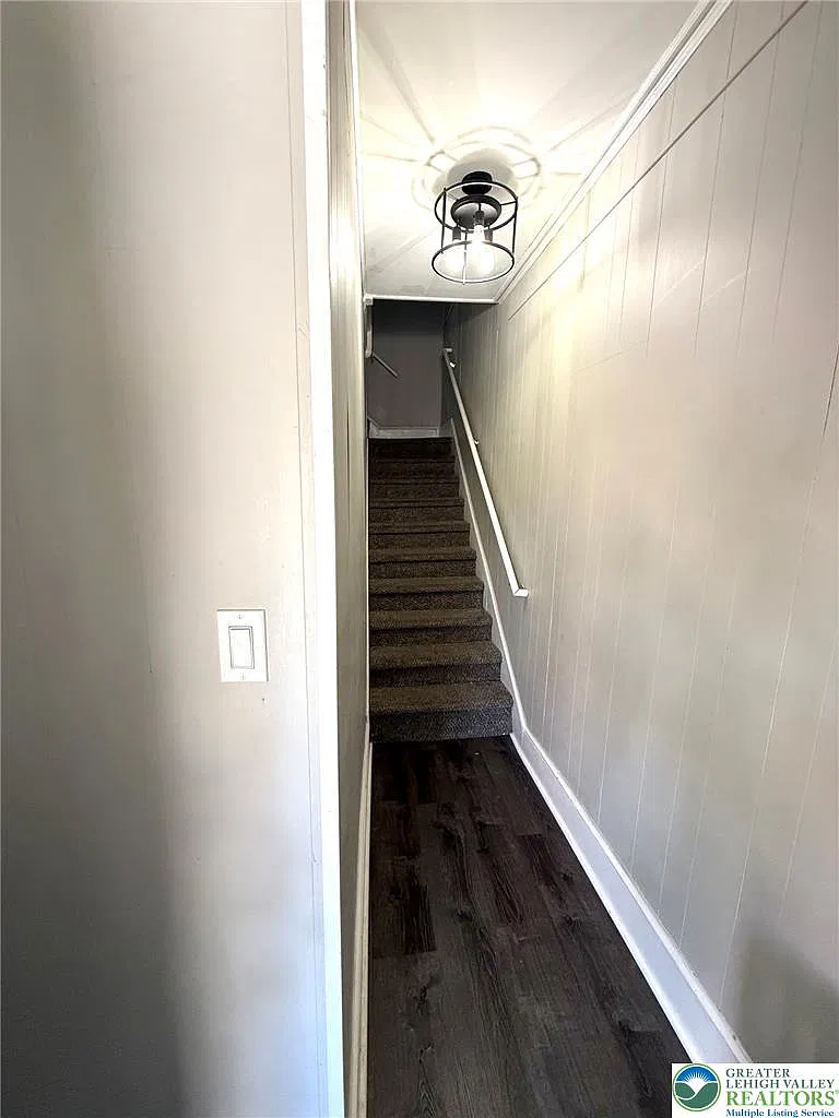 3 bed, 1.0 bath, 1200 sqft, $1,750 — Photo 4
