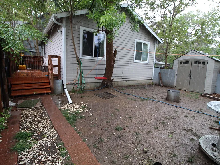705 E 6th St #1/2 — Photo 2