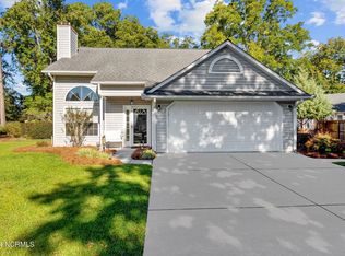 624 Jimmies Creek Dr, New Bern, NC 28562