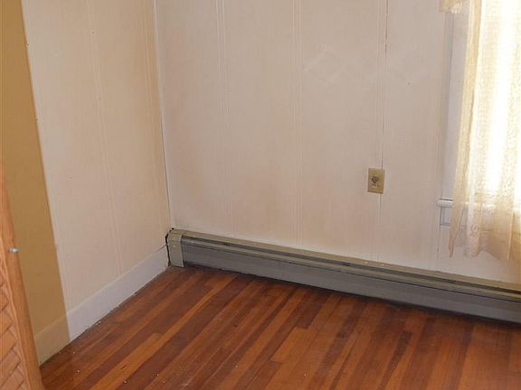 4th image of 62 Chestnut St