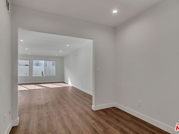 5th image of 5412 Lindley Ave Unit 321