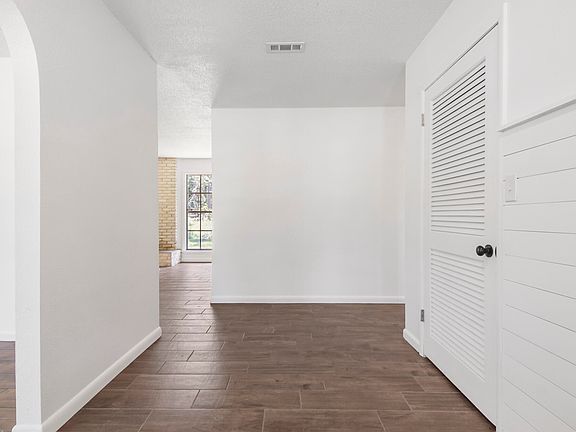 4th image of 308 E Michigan Ave