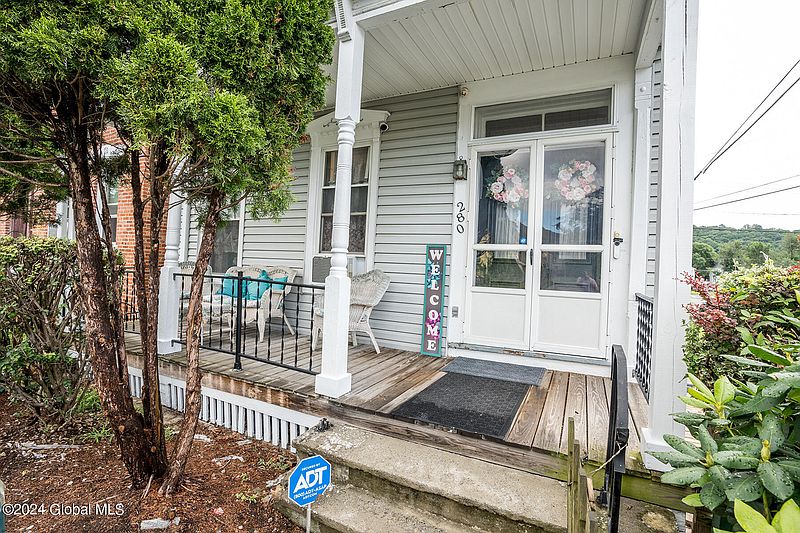 2nd image of 280 4th Avenue