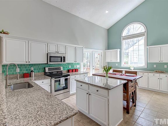 4th image of 206 Firetree Ln