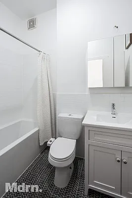 Rented by Mdrn Residential | media 9