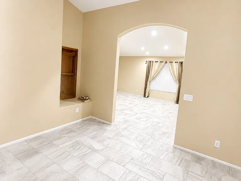 4631 E Torrey Pines Ln — Photo 11