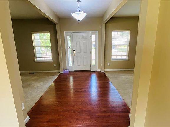 2nd image of 58 Fountainview Dr