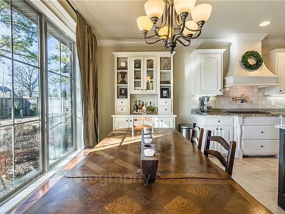 5th image of 1005 SW Glen Arbor Ave