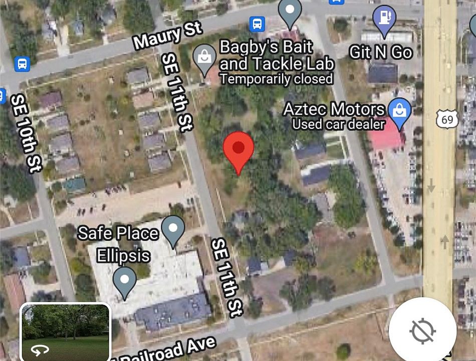 2nd image of 901 SE 11th St