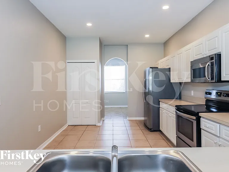2751 Berkford Cir — Photo 9