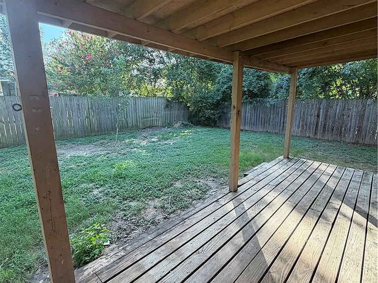 3206 Dallis Dr — Photo 13