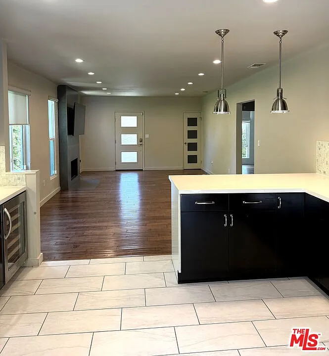 2 bed, 2.0 bath, 1180 sqft, $7,000 — Photo 4