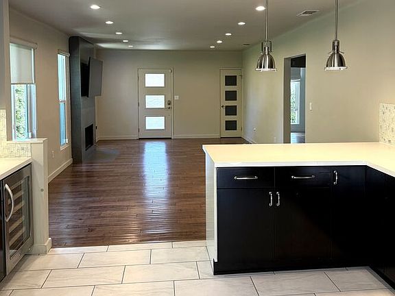 4th image of 9001 Phyllis Ave