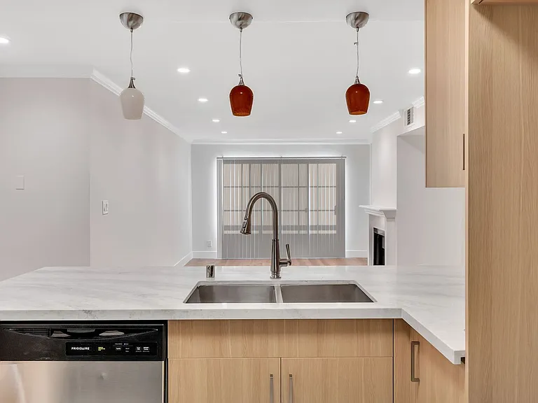 1520 N Vista St #203 — Photo 8
