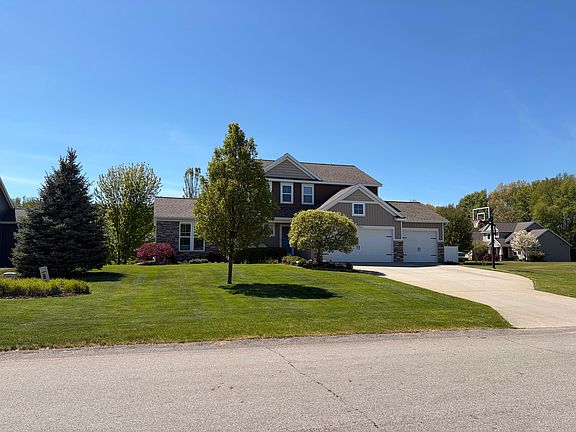 3rd image of 12961 Sweetbriar Dr