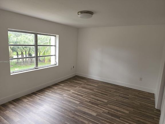4th image of 2620 NE 135th St APT 326