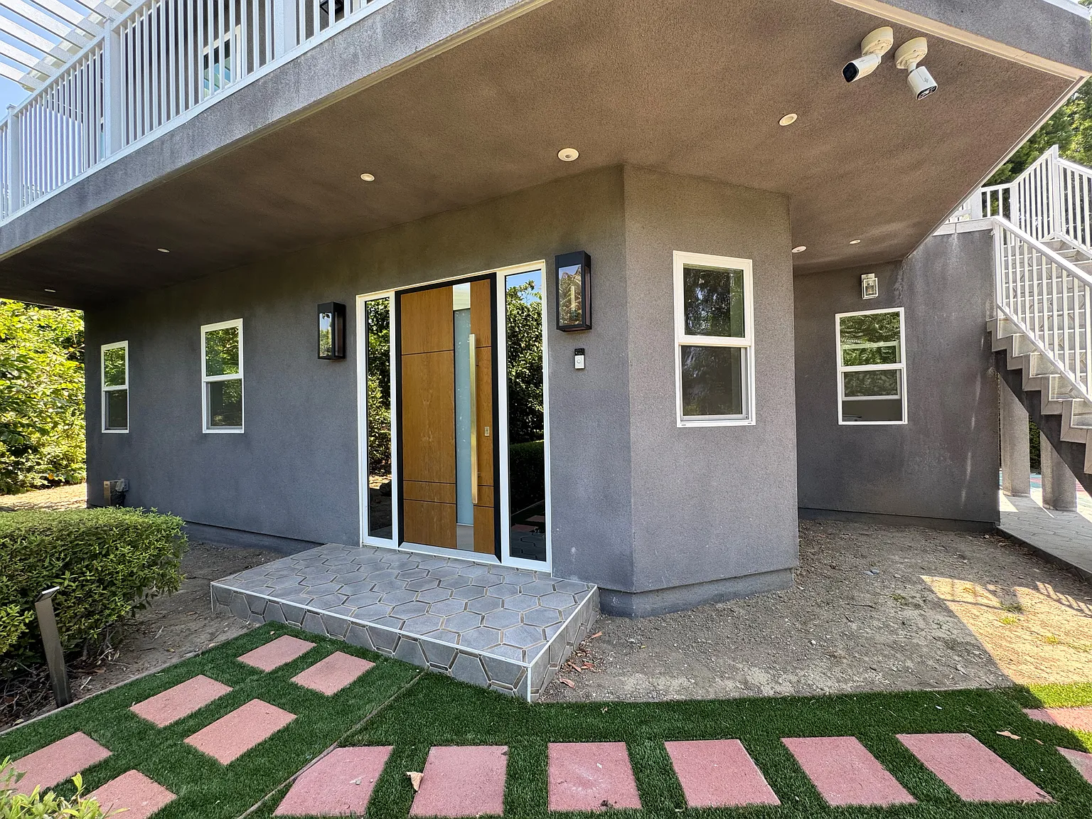 2 bed, 600 sqft, $2,975 — Photo 2