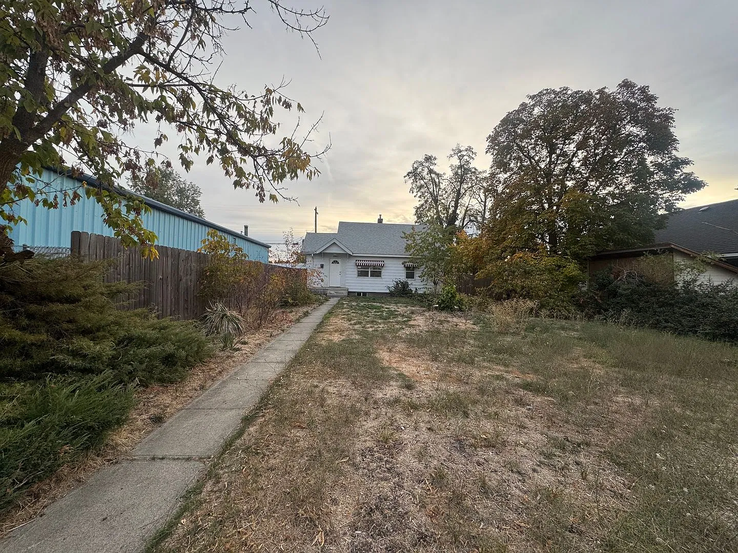 Remodeled 3bd/2ba Garland District Bungalow | Shop | Detached Garage | 6-Month Lease | Avail 10/23 — Photo 2
