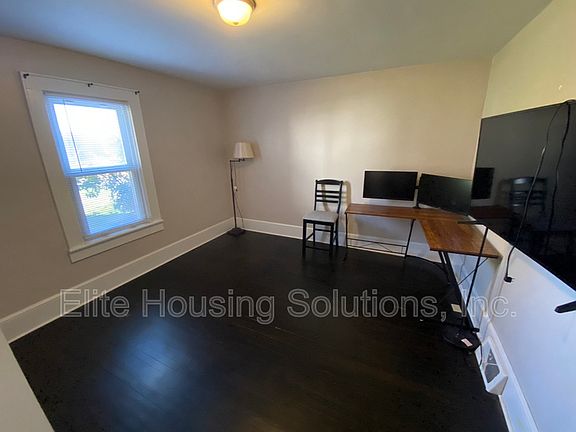 3rd image of 205 Country Ln