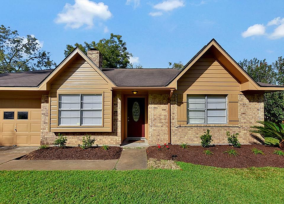1st image of 1004 Pecan Dr