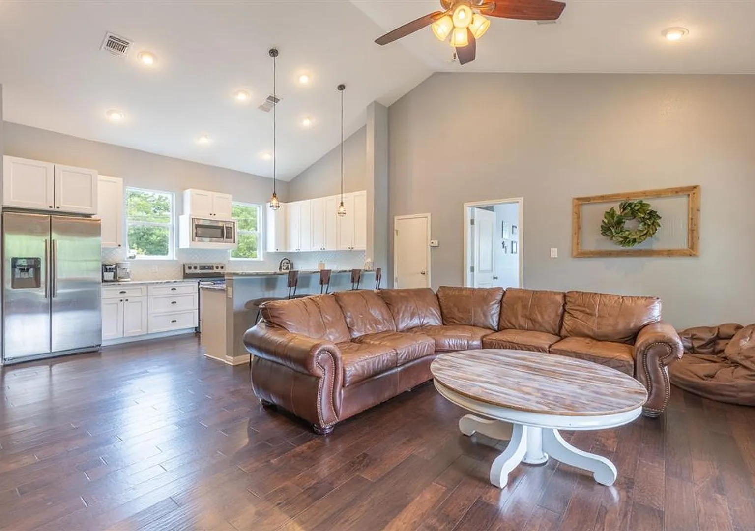 Beautiful Furnished Waterfront Rental on Lake LBJ — Photo 4