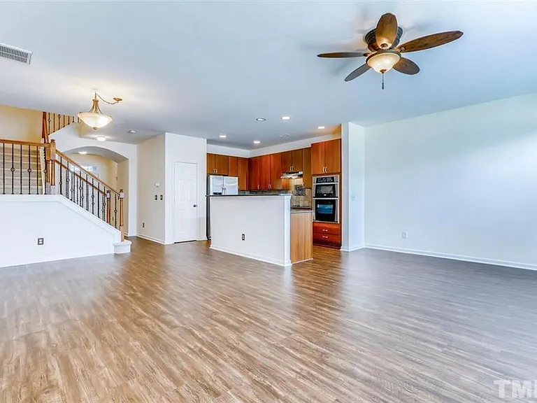 1003 Remington Oaks Cir — Photo 12