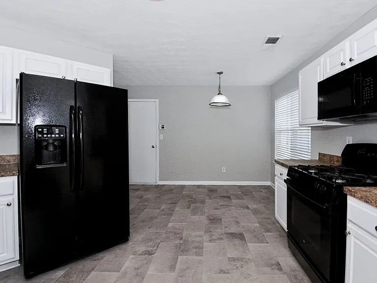 60 Lassiter Dr — Photo 11