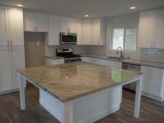 4th image of 2462 Aztec Ave