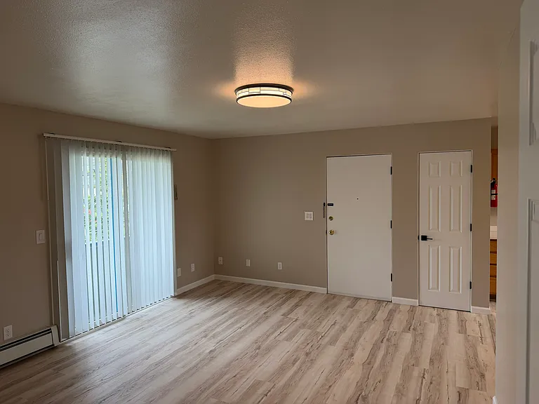 240 W 33rd Ave #1 — Photo 5