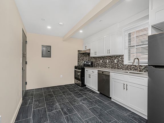 3rd image of 3641 Johnson Ave #5C