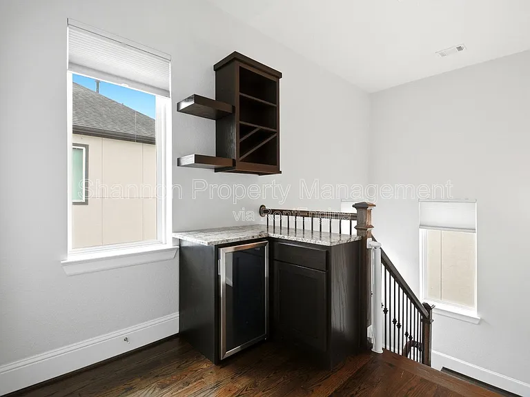 2119 Taft St — Photo 14
