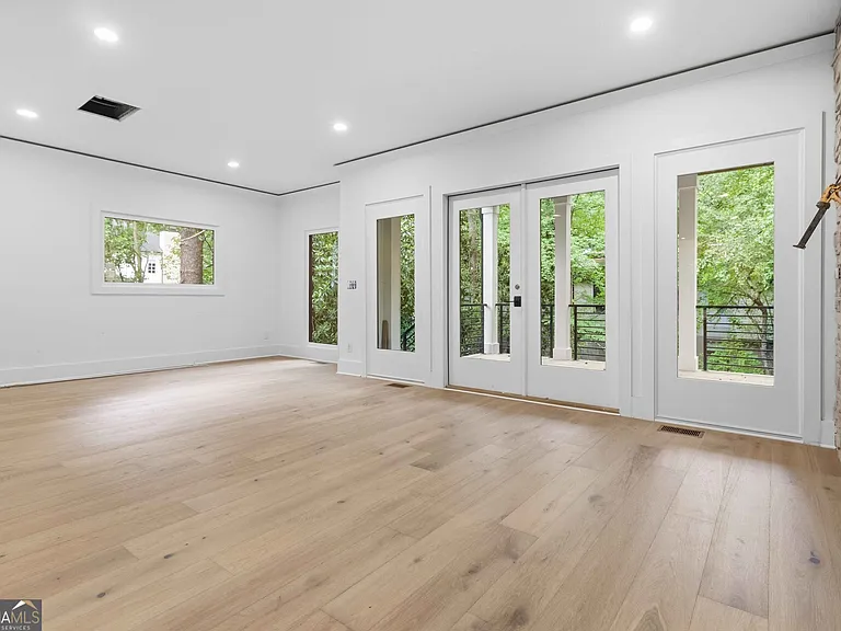 3196 Towerview Dr NE — Photo 56