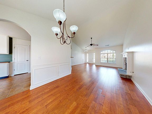 4th image of 2704 Matsu Ln
