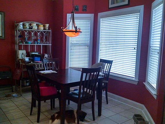 Dine in Kitchen
						:
						Plenty of room for the family.
