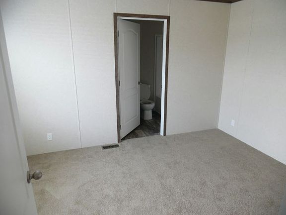 4th image of 4909 Bay Dr #60