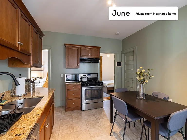 15 Romsey St #B — Photo 7