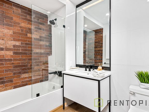 4th image of 42-22 27th St #809
