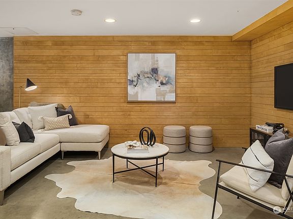 3rd image of 810 Taylor Avenue N #21