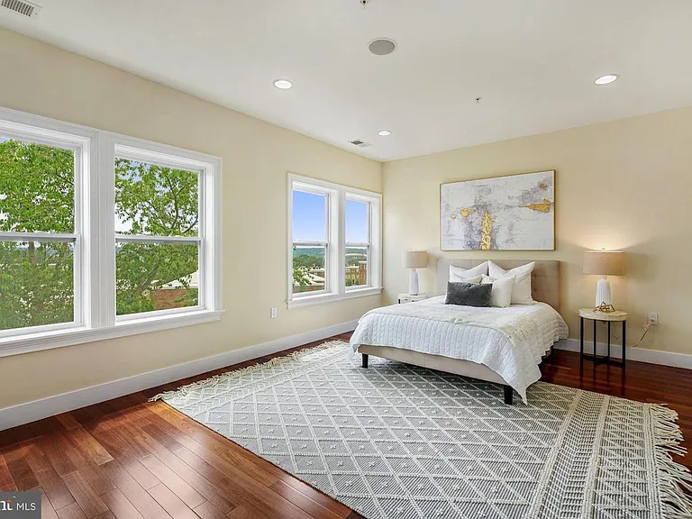 1143 Summit St NE #2 — Photo 11