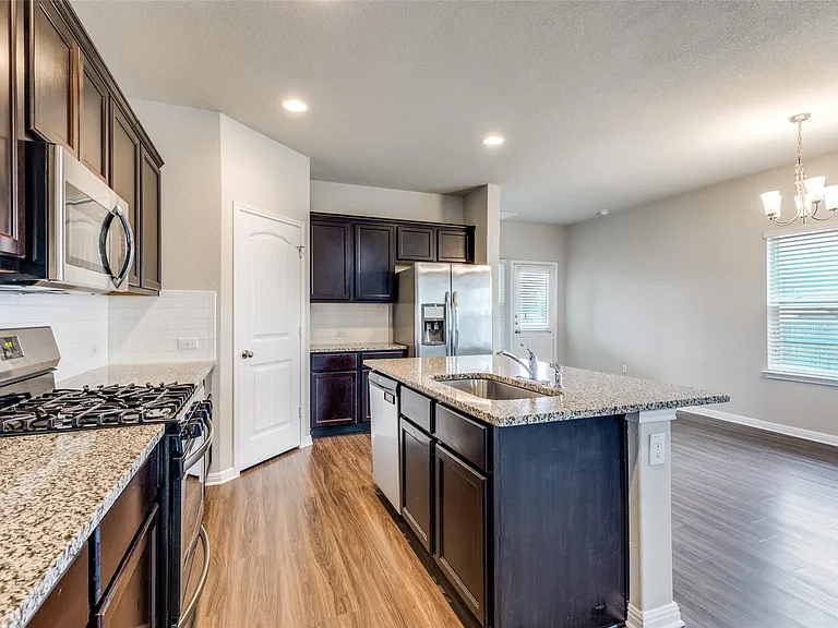 348 Shiner Ln — Photo 10