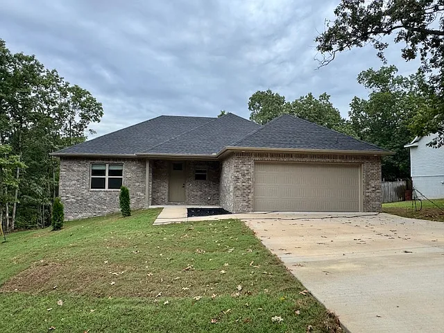 38 Woodbridge Dr — Photo 1