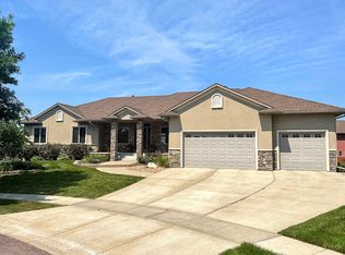 8005 S Hackrott Cir, Sioux Falls, SD 57108