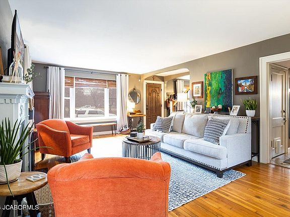 5th image of 100 E Circle Dr