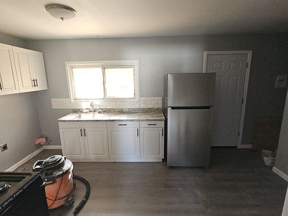 5th image of 355 Rosemont Ave #1