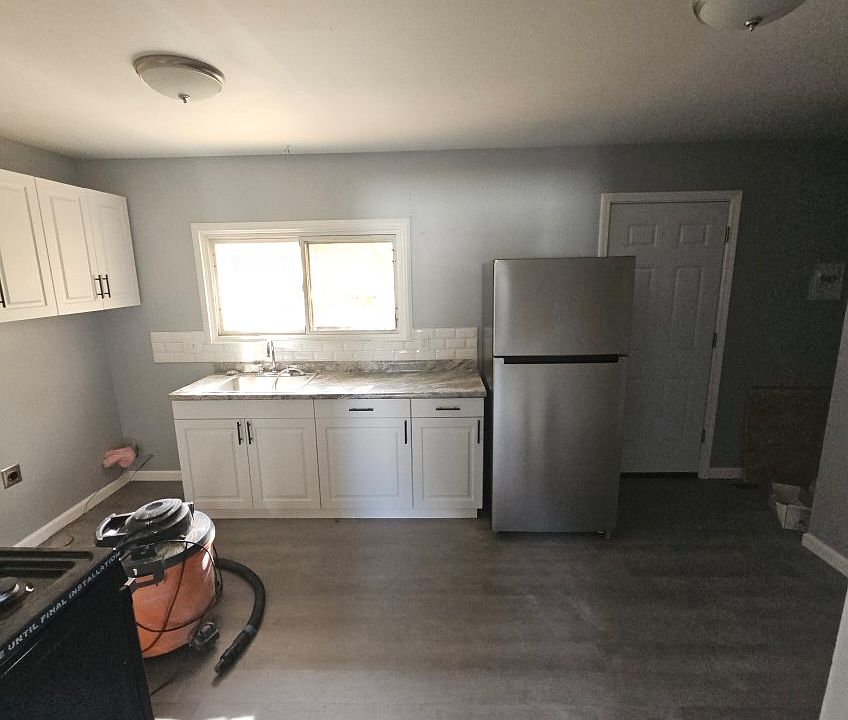 1st image of 355 Rosemont Ave #2