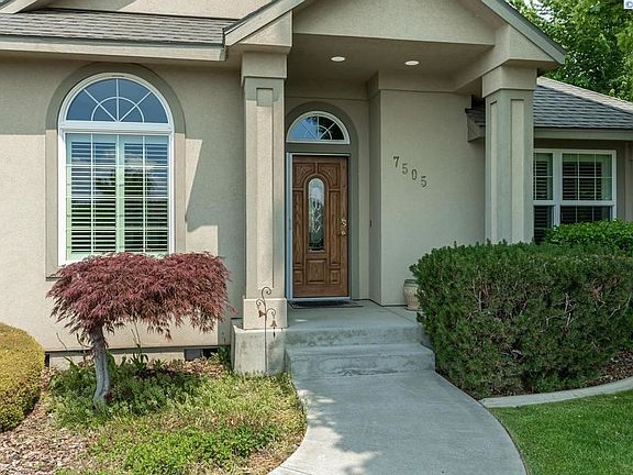 3rd image of 7505 Terrace Ray Ct
