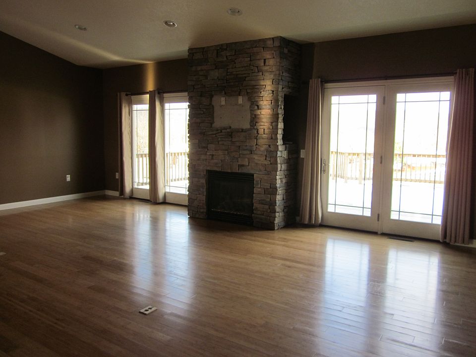 1st image of 280 E Lakeview Dr