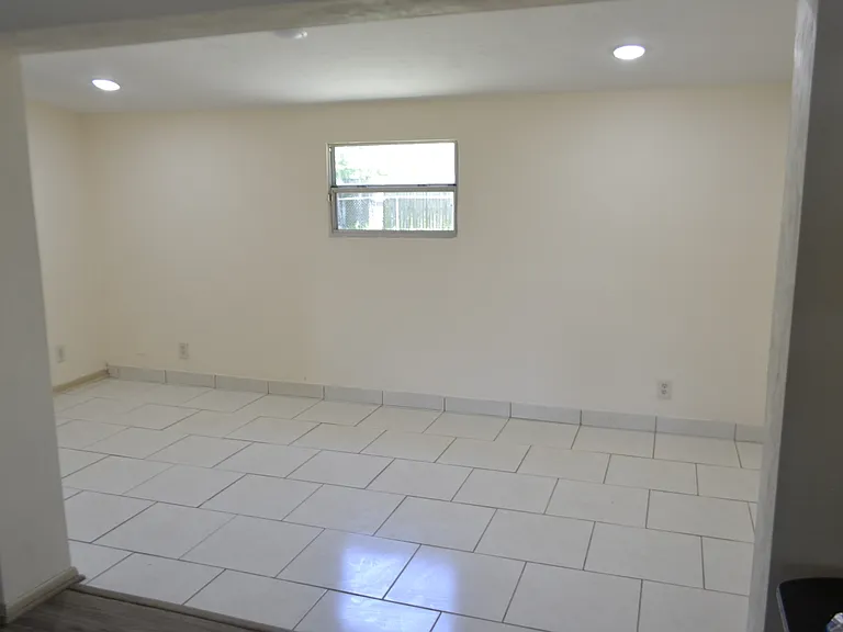 1060 E Patrick Cir — Photo 9
