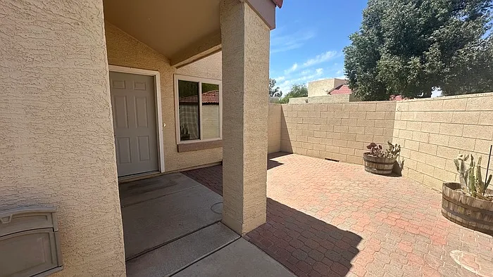 8847 N 47th Ln — Photo 3