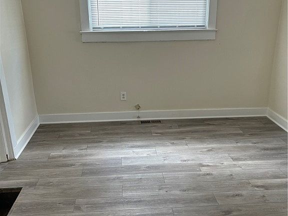 5th image of 837 Westwood Ave